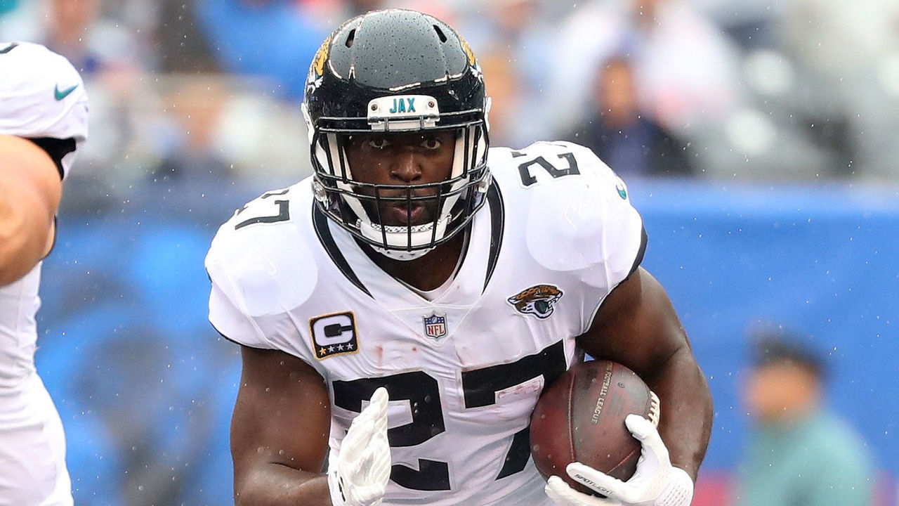 EAST RUTHERFORD, NJ - SEPTEMBER 09: Leonard Fournette #27 of the Jacksonville Jaguars runs with the ball in the first half against the New York Giants at MetLife Stadium on September 9, 2018 in East Rutherford, New Jersey.