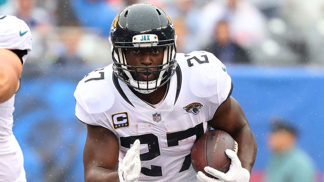 EAST RUTHERFORD, NJ - SEPTEMBER 09: Leonard Fournette #27 of the Jacksonville Jaguars runs with the ball in the first half against the New York Giants at MetLife Stadium on September 9, 2018 in East Rutherford, New Jersey.
