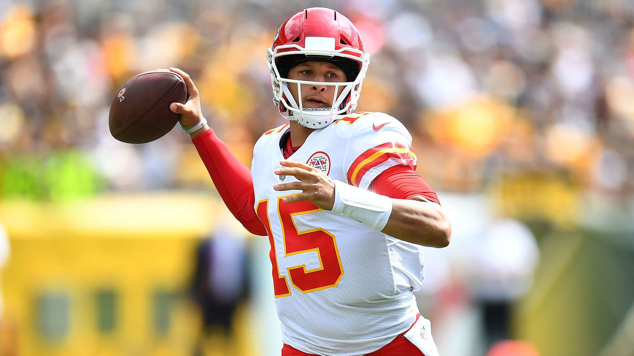 PITTSBURGH, PA - SEPTEMBER 16: Patrick Mahomes #15 of the Kansas City Chiefs drops back to pass in the first quarter during the game against the Pittsburgh Steelers at Heinz Field on September 16, 2018 in Pittsburgh, Pennsylvania.