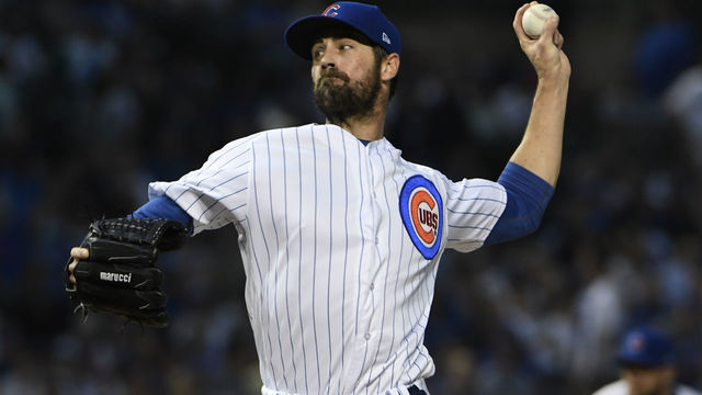 CHICAGO, IL - SEPTEMBER 14: Cole Hamels #35 of the Chicago Cubs throws the ball against the Cincinnati Reds during the first inning on September 14, 2018 at Wrigley Field in Chicago, Illinois.