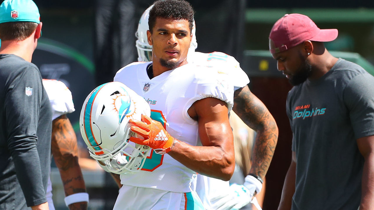 EAST RUTHERFORD, NJ - SEPTEMBER 16: Miami Dolphins defensive back Minkah Fitzpatrick (29) during warm ups prior to the National Football League game between the New York Jets and the Miami Dolphins on September 16, 2018 at MetLife Stadium in East Rutherford, NJ.