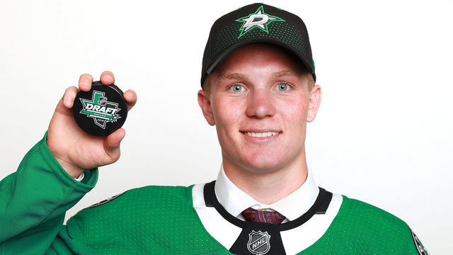 DALLAS, TX - JUNE 22: Ty Dellandrea poses after being selected thirteenth overall by the Dallas Stars during the first round of the 2018 NHL Draft at American Airlines Center on June 22, 2018 in Dallas, Texas.