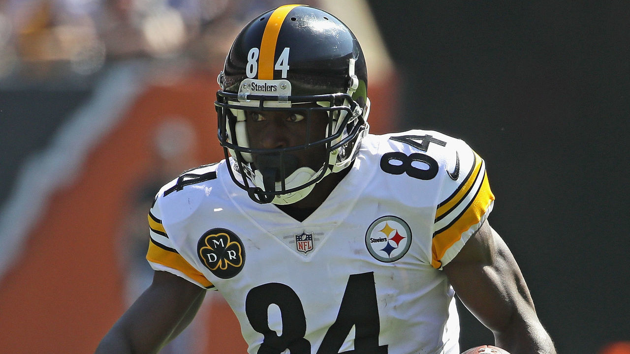 CHICAGO, IL - SEPTEMBER 24: Antonio Brown #84 of the Pittsburgh Steelers runs after a catch against the Chicago Bears at Soldier Field on September 24, 2017 in Chicago, Illinois. The Bears defeated the Steelers 23-17 in overtime.