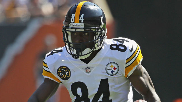 CHICAGO, IL - SEPTEMBER 24: Antonio Brown #84 of the Pittsburgh Steelers runs after a catch against the Chicago Bears at Soldier Field on September 24, 2017 in Chicago, Illinois. The Bears defeated the Steelers 23-17 in overtime.
