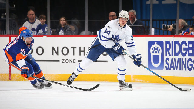NEW YORK, NY - FEBRUARY 06: Auston Matthews #34 of the Toronto Maple Leafs plays the puck against John Tavares #91 of the New York Islanders at the Barclays Center on February 6, 2017 in Brooklyn borough of New York City.