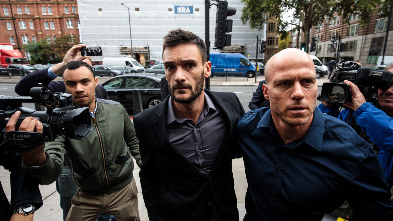 LONDON, ENGLAND - SEPTEMBER 12: Tottenham Hotspur and French National goalkeeper Hugo Lloris (C) arrives at Westminster Magistrates' Court charged with drink driving on September 12, 2018 in London, England. The footballer is accused of being over twice the legal alcohol limit when he was stopped by police on August 24.