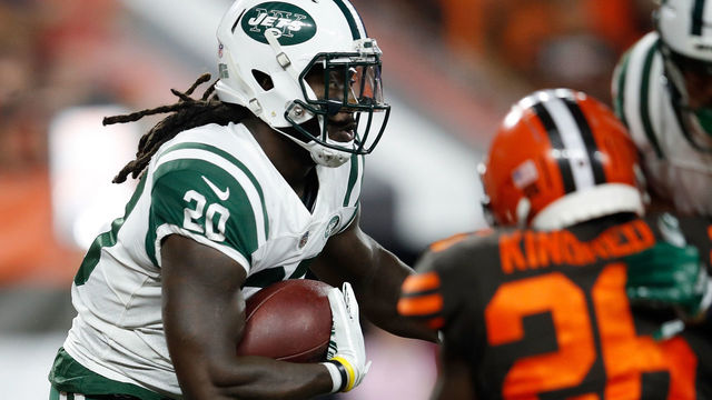 CLEVELAND, OH - SEPTEMBER 20: Isaiah Crowell #20 of the New York Jets carries the ball during the first quarter against the Cleveland Browns at FirstEnergy Stadium on September 20, 2018 in Cleveland, Ohio.