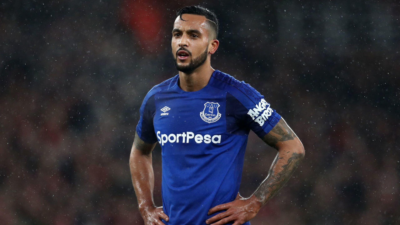 LONDON, ENGLAND - FEBRUARY 03: Theo Walcott of Everton looks dejected during the Premier League match between Arsenal and Everton at Emirates Stadium on February 3, 2018 in London, England.