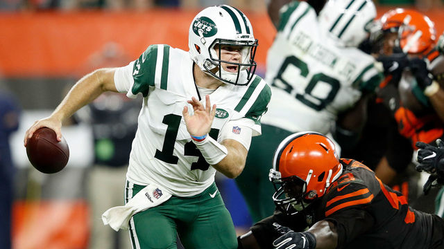 CLEVELAND, OH - SEPTEMBER 20: Sam Darnold #14 of the New York Jets avoids a tackle by Joe Schobert #53 of the Cleveland Browns during the fourth quarter at FirstEnergy Stadium on September 20, 2018 in Cleveland, Ohio.