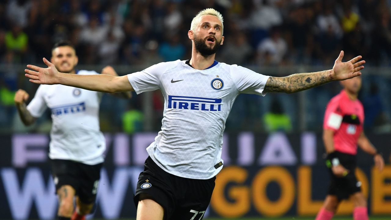 Inter Milan's Croatian midfielder Marcelo Brozovic celebrates after scoring a goal during the Italian Serie A football match between Sampdoria and Inter Milan at the Luigi Ferraris stadium in Genoa on September 22, 2018.