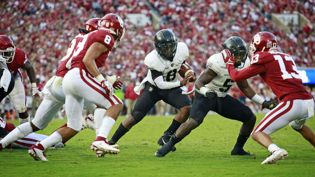 NORMAN, OK - SEPTEMBER 22: Quarterback Kelvin Hopkins Jr. #8 of the Army Black Knights looks for a hole in the Oklahoma Sooners defense at Gaylord Family Oklahoma Memorial Stadium on September 22, 2018 in Norman, Oklahoma.