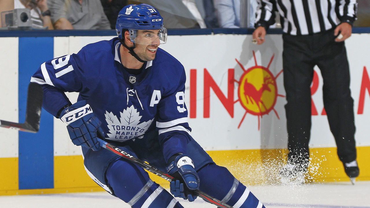 TORONTO,ON - SEPTEMBER 21: John Tavares #91 of the Toronto Maple Leafs looks to receive a pass against the Buffalo Sabres during an NHL pre-season game at Scotiabank Arena on September 21, 2018 in Toronto, Ontario, Canada. The Maple Leafs defeated the Sabres 5-3.