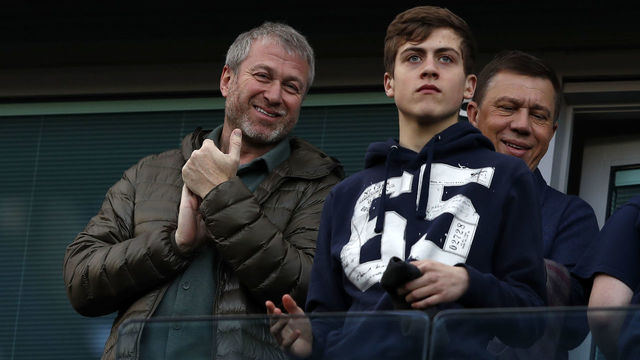Chelsea's Russian owner Roman Abramovich (L) smiles as he awaits kick-off in the English Premier League football match between Chelsea and West Bromwich Albion at Stamford Bridge in London on December 11, 2016. / AFP / Adrian DENNIS /