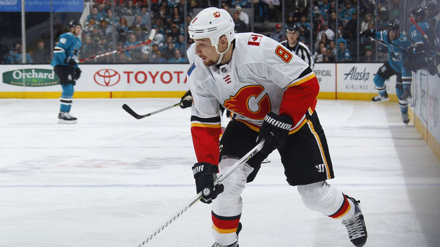SAN JOSE, CA - MARCH 24: Chris Stewart #8 of the Calgary Flames skates with the puck against the San Jose Sharks at SAP Center on March 24, 2018 in San Jose, California. *** Local Caption *** Chris Stewart