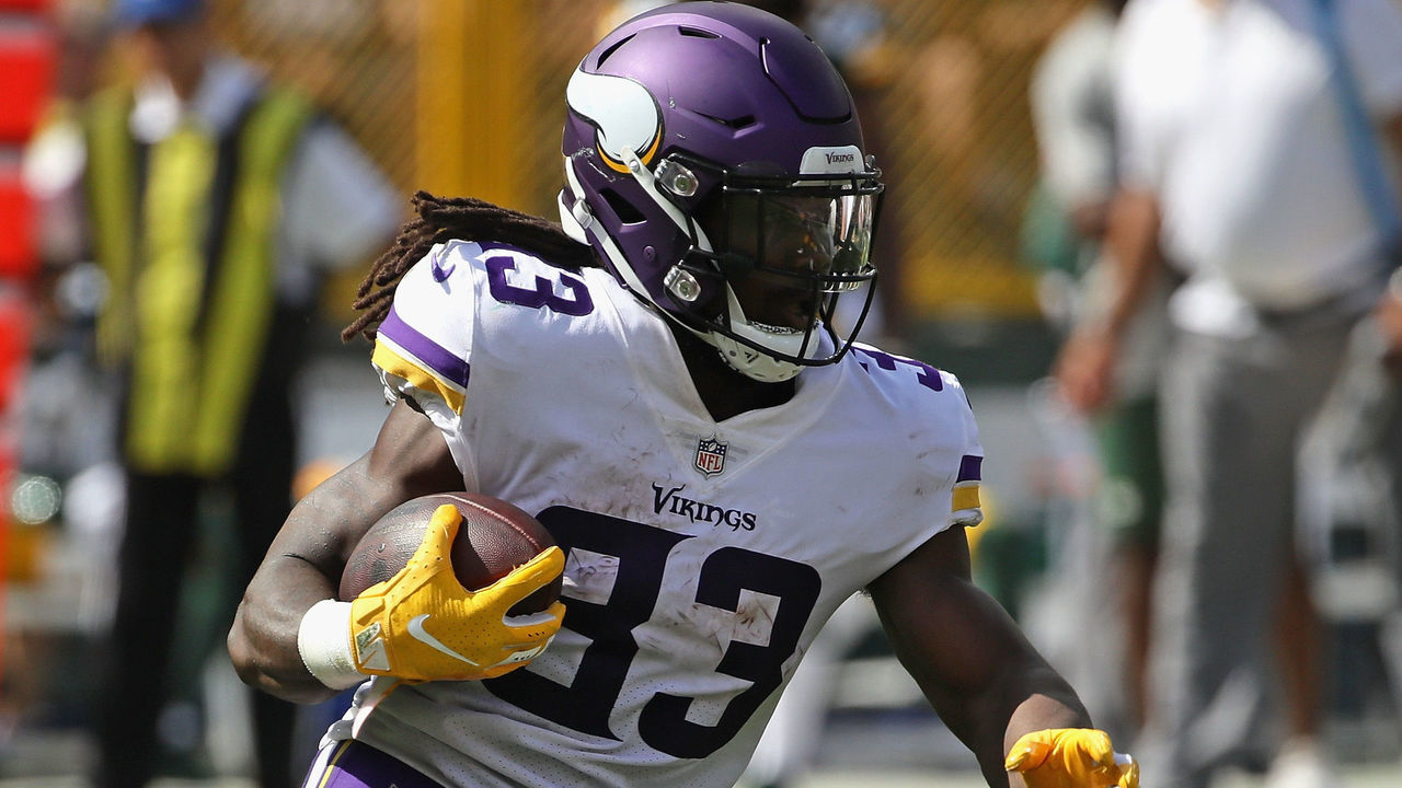 GREEN BAY, WI - SEPTEMBER 16: Dalvin Cook #33 of the Minnesota Vikings runs against the Green Bay Packers at Lambeau Field on September 16, 2018 in Green Bay, Wisconsin. The Vikings and the Packers tied 29-29 after overtime.