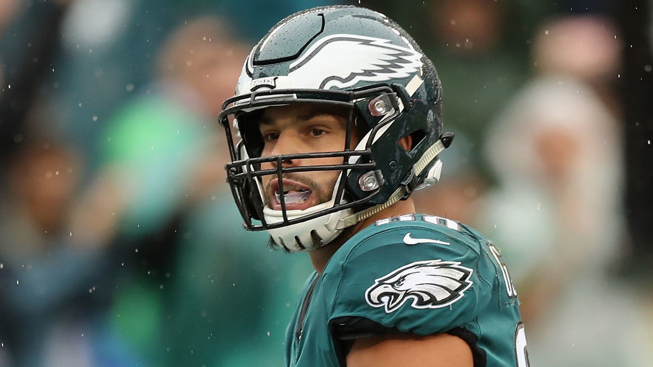 PHILADELPHIA, PA - SEPTEMBER 23: Tight end Dallas Goedert #88 of the Philadelphia Eagles makes a catch for a touchdown against the Indianapolis Colts in the first quarter at Lincoln Financial Field on September 23, 2018 in Philadelphia, Pennsylvania.