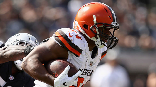 OAKLAND, CA - SEPTEMBER 30: Nick Chubb #24 of the Cleveland Browns breaks away from Tahir Whitehead #59 of the Oakland Raiders on his was to scoring a touchdown at Oakland-Alameda County Coliseum on September 30, 2018 in Oakland, California.
