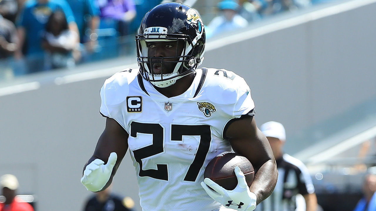 JACKSONVILLE, FL - SEPTEMBER 30: Leonard Fournette #27 of the Jacksonville Jaguars runs for yardage during the game against the New York Jets on September 30, 2018 in Jacksonville, Florida.