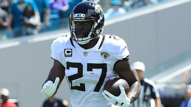 JACKSONVILLE, FL - SEPTEMBER 30: Leonard Fournette #27 of the Jacksonville Jaguars runs for yardage during the game against the New York Jets on September 30, 2018 in Jacksonville, Florida.