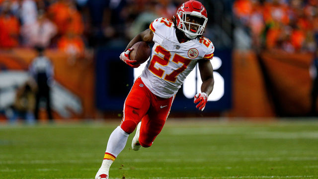 DENVER, CO - OCTOBER 1: Running back Kareem Hunt #27 of the Kansas City Chiefs rushes in the open field against the Denver Broncos in the first quarter of a game at Broncos Stadium at Mile High on October 1, 2018 in Denver, Colorado.