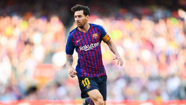 BARCELONA, SPAIN - SEPTEMBER 29: Lionel Messi of FC Barcelona runs with the ball during the La Liga match between FC Barcelona and Athletic Club at Camp Nou on September 29, 2018 in Barcelona, Spain.