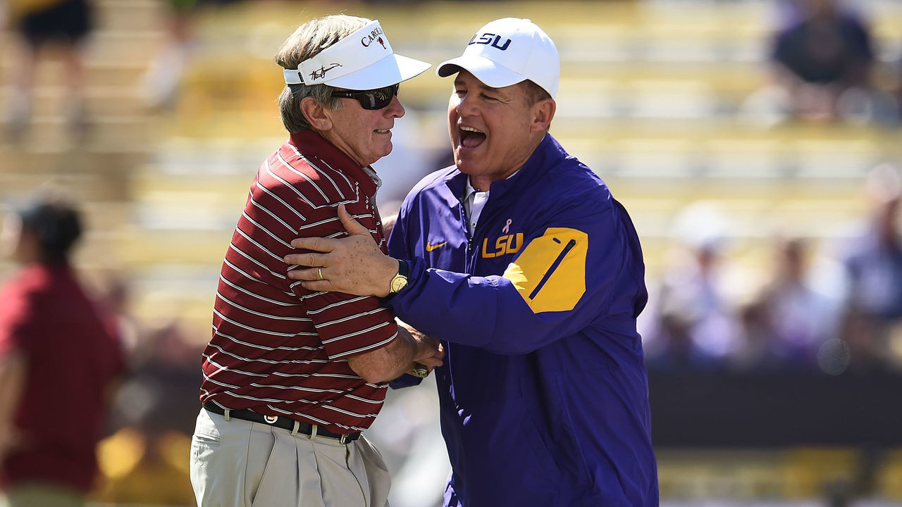 BATON ROUGE, LA - OCTOBER 10: Head coach Les Miles of the LSU Tigers greets head coach Steve Spurrier of the South Carolina Gamecocks at midfield prior to a game at Tiger Stadium on October 10, 2015 in Baton Rouge, Louisiana.