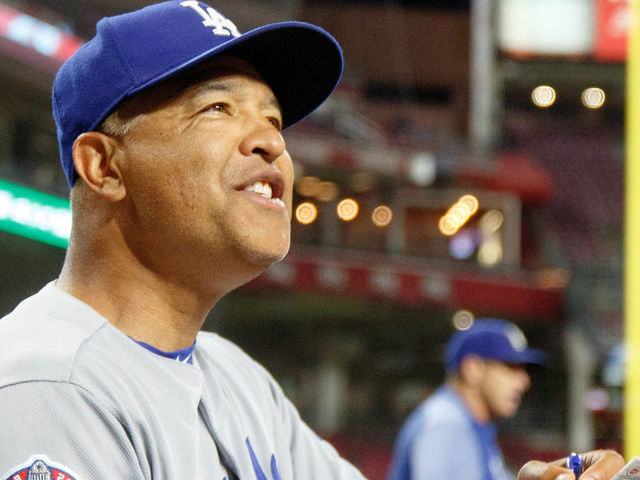 Baseball roundup: Dodgers, Dave Roberts agree on extension