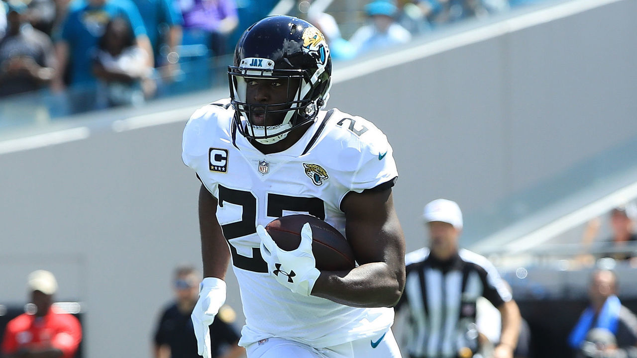 JACKSONVILLE, FL - SEPTEMBER 30: Leonard Fournette #27 of the Jacksonville Jaguars runs for yardage during the game against the New York Jets on September 30, 2018 in Jacksonville, Florida.