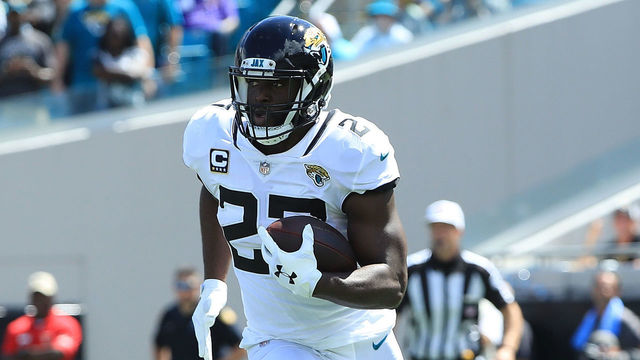 JACKSONVILLE, FL - SEPTEMBER 30: Leonard Fournette #27 of the Jacksonville Jaguars runs for yardage during the game against the New York Jets on September 30, 2018 in Jacksonville, Florida.