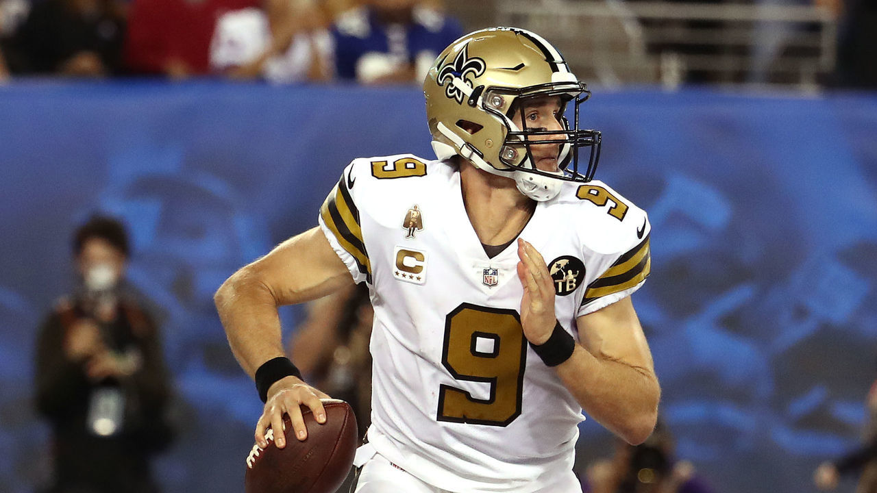 EAST RUTHERFORD, NEW JERSEY - SEPTEMBER 30: Drew Brees #9 of the New Orleans Saints in action against the New York Giants during their game at MetLife Stadium on September 30, 2018 in East Rutherford, New Jersey.