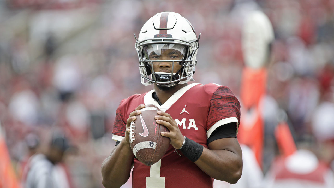 NORMAN, OK - SEPTEMBER 29: Quarterback Kyler Murray #1 of the Oklahoma Sooners warms up before the game against the Baylor Bears at Gaylord Family Oklahoma Memorial Stadium on September 29, 2018 in Norman, Oklahoma. Oklahoma defeated Baylor 66-33.