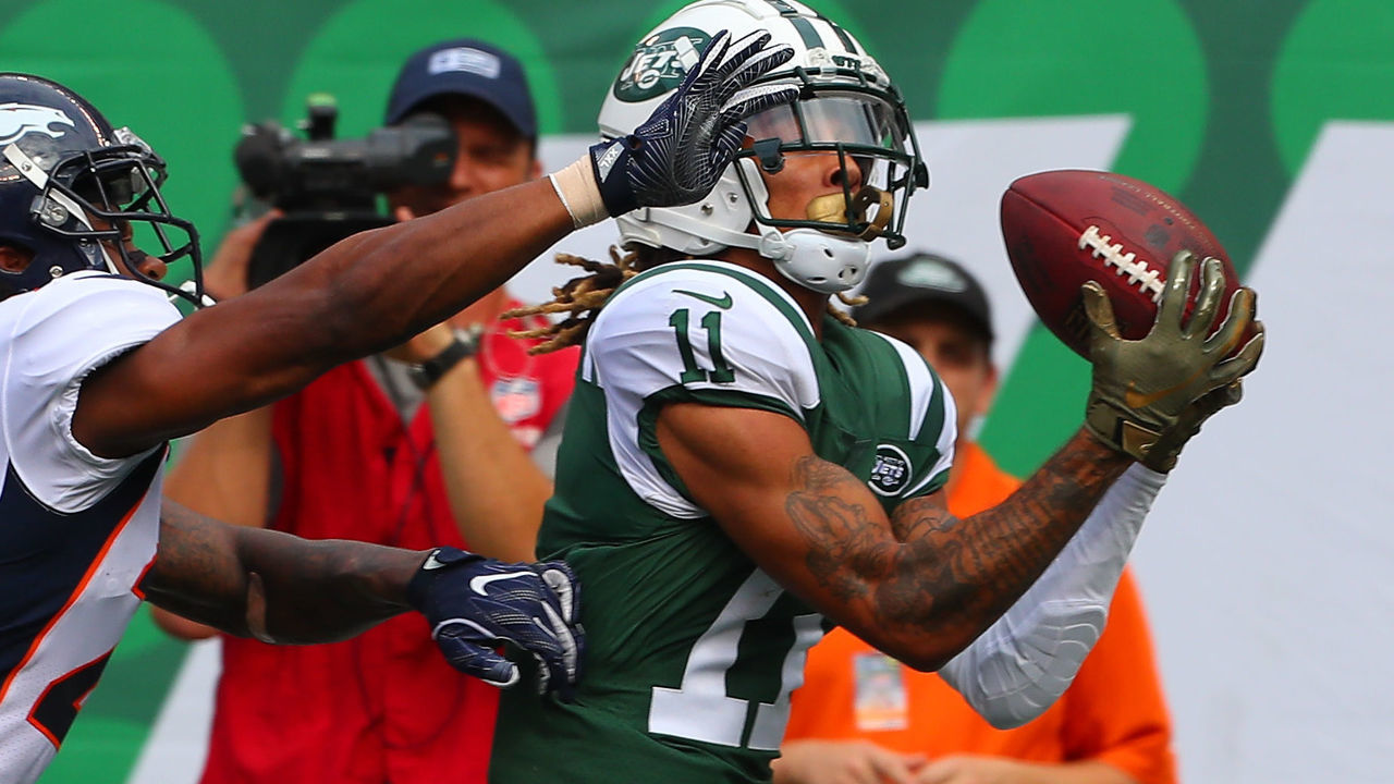 EAST RUTHERFORD, NJ - OCTOBER 07: New York Jets wide receiver Robby Anderson (11) makes a touchdown catch during the second quarter of the National Football League game between the New York Jets and the Denver Broncos on October 7, 2018 at MetLife Stadium in East Rutherford, NJ.