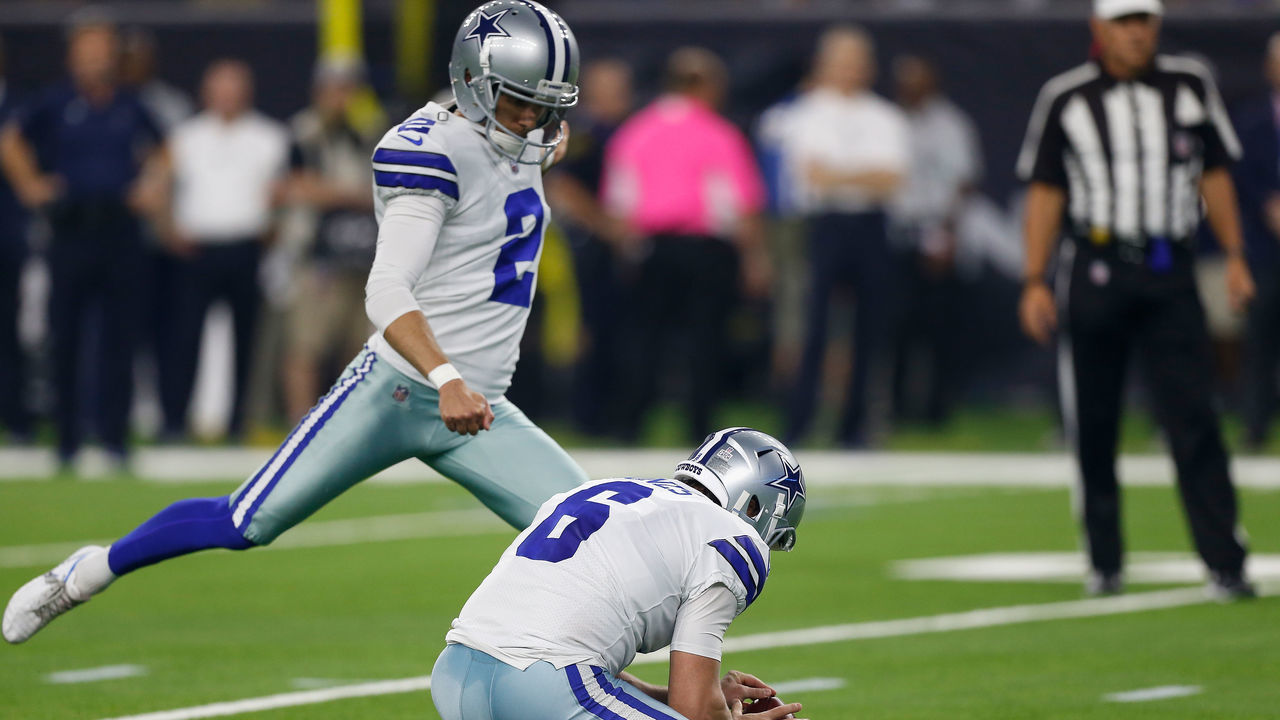 HOUSTON, TX - OCTOBER 07: Brett Maher #2 of the Dallas Cowboys attempts a field goal against the Houston Texans in the first quarter at NRG Stadium on October 7, 2018 in Houston, Texas.