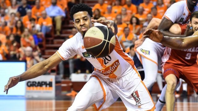 US' forward DJ Stephens (L) vies with US' small forward Christopher Evans (R) during the French Pro A semi-final play-off basket-ball match between Le Mans and Monaco in Le Mans, on June 18, 2018 in northwestern France.