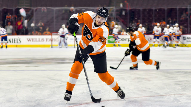 PHILADELPHIA, PA - SEPTEMBER 17: Philadelphia Flyers left wing James van Riemsdyk (25) warms up before the NHL Preseason game between the New York Islanders and the Philadelphia Flyers on September 17, 2018 at the Wells Fargo Center in Philadelphia PA.