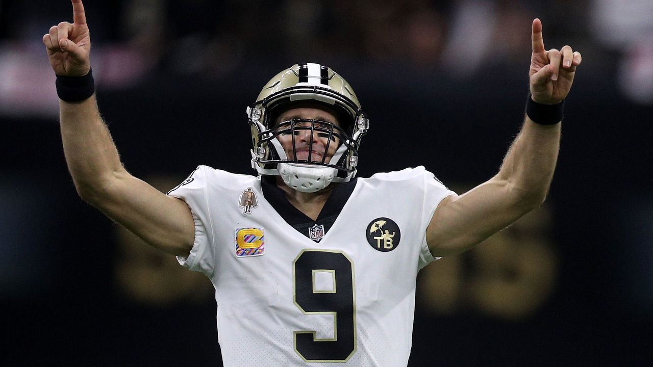 NEW ORLEANS, LA - OCTOBER 08: Drew Brees #9 of the New Orleans Saints reacts after throwing a 62 yard pass to take the all time yardage record against the Washington Redskins at Mercedes-Benz Superdome on October 8, 2018 in New Orleans, Louisiana.