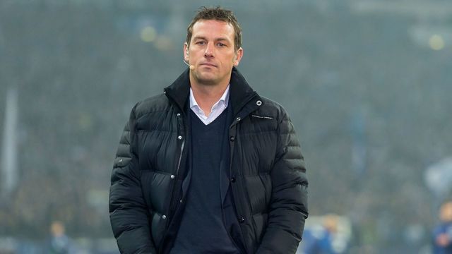 Schalke's coach Markus Weinzierl is pictured during the Bundesliga match FC Schalke 04 vs Hertha BSC Berlin in Gelsenkirchen on February 11, 2017. / AFP PHOTO / dpa / Guido Kirchner / NO Getty Images (GETTY-VD) - Germany OUT / RESTRICTIONS: DURING MATCH TIME: DFL RULES TO LIMIT THE ONLINE USAGE TO 15 PICTURES PER MATCH AND FORBID IMAGE SEQUENCES TO SIMULATE VIDEO. == RESTRICTED TO EDITORIAL USE == FOR FURTHER QUERIES PLEASE CONTACT DFL DIRECTLY AT + 49 69 650050 /
