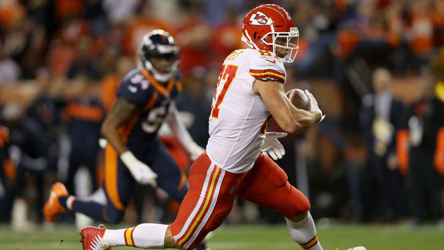 DENVER, CO - OCTOBER 01: Travis Kelce #87 of the Kansas City Chiefs carries the ball after making a reception against the Denver Broncos at Broncos Stadium at Mile High on October 1, 2018 in Denver, Colorado.