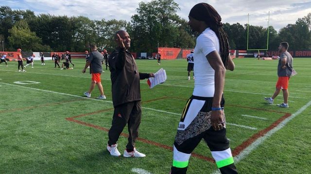 Hue Jackson warns players of bandwagon fans after Snoop Dogg's visit