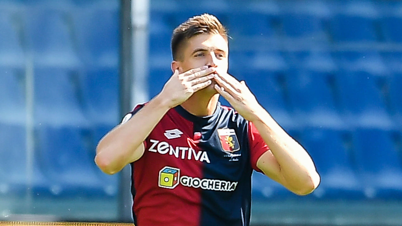 GENOA, ITALY - OCTOBER 07: Krzysztof Piatek of Genoa celebrates after scoring a goal during the Serie A match between Genoa CFC and Parma Calcio at Stadio Luigi Ferraris on October 7, 2018 in Genoa, Italy.