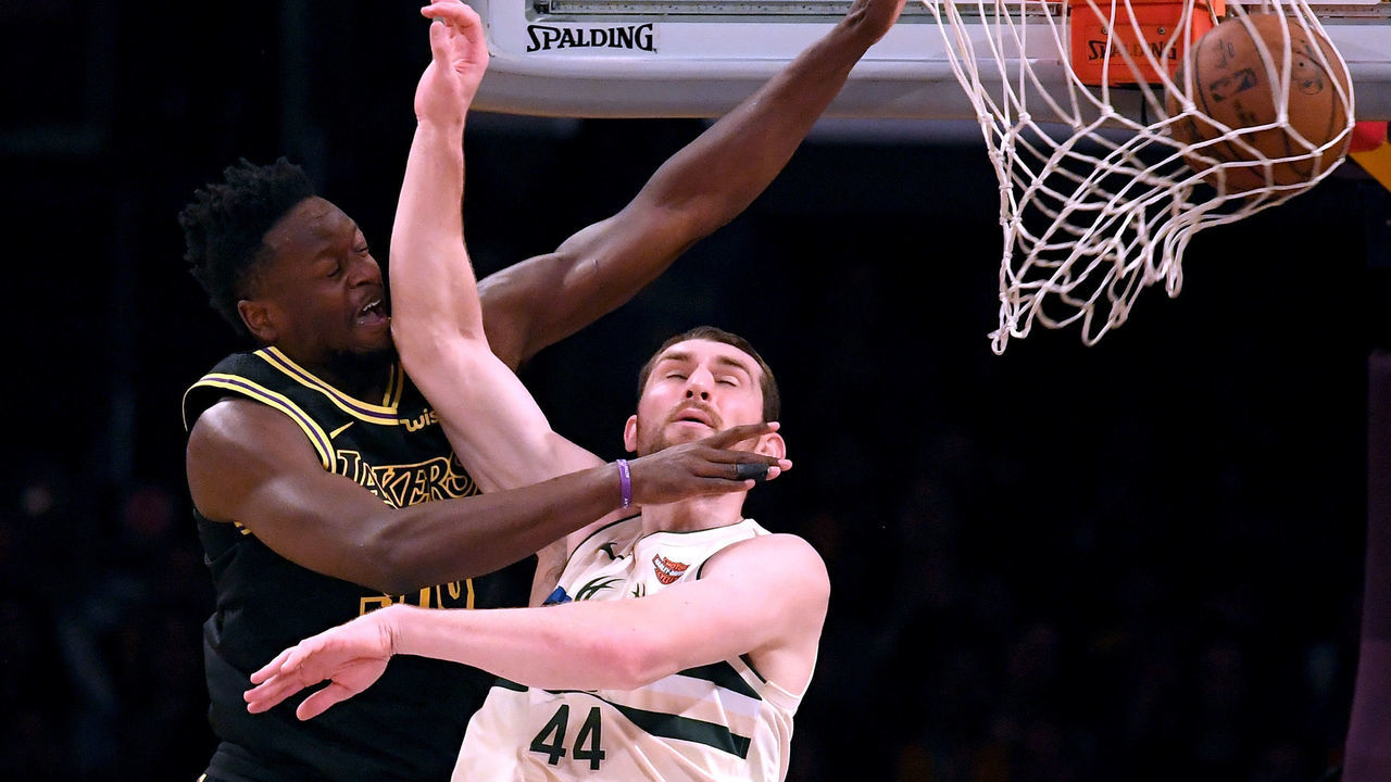 LOS ANGELES, CA - MARCH 30: Julius Randle #30 of the Los Angeles Lakers dunks over Tyler Zeller #44 of the Milwaukee Bucks during the first half at Staples Center on March 30, 2018 in Los Angeles, California.