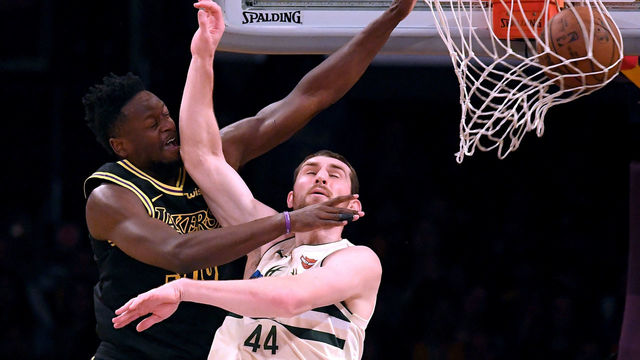 LOS ANGELES, CA - MARCH 30: Julius Randle #30 of the Los Angeles Lakers dunks over Tyler Zeller #44 of the Milwaukee Bucks during the first half at Staples Center on March 30, 2018 in Los Angeles, California.