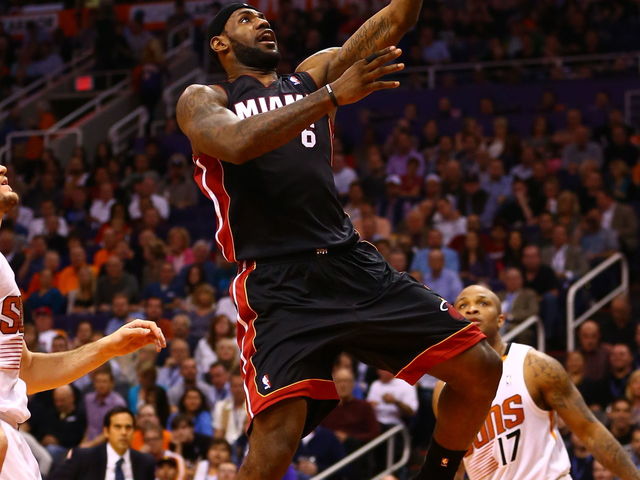 GIF: LeBron James throws down a windmill dunk vs. Suns