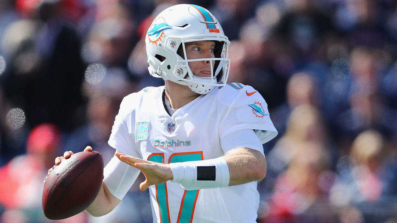 FOXBOROUGH, MA - SEPTEMBER 30: Ryan Tannehill #17 of the Miami Dolphins looks to throw a pass during the first half against the New England Patriots at Gillette Stadium on September 30, 2018 in Foxborough, Massachusetts.
