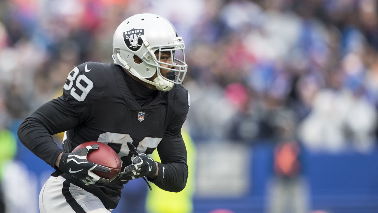ORCHARD PARK, NY - OCTOBER 29: Amari Cooper #89 of the Oakland Raiders carries the ball during the fourth quarter against the Buffalo Bills at New Era Field on October 29, 2017 in Orchard Park, New York. Buffalo defeats Oakland 34-14.