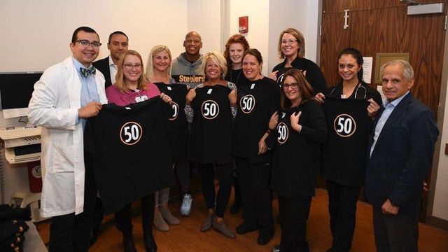 Shazier visits Cincinnati hospital staff who treated him after spinal injury