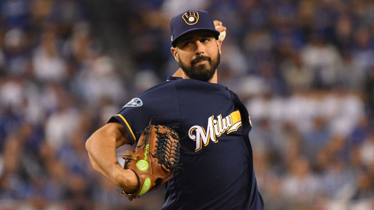 LOS ANGELES, CA - OCTOBER 16: Pitcher Gio Gonzalez #47 of the Milwaukee Brewers pitches during the first inning of Game Four of the National League Championship Series against the Los Angeles Dodgers at Dodger Stadium on October 16, 2018 in Los Angeles, California.