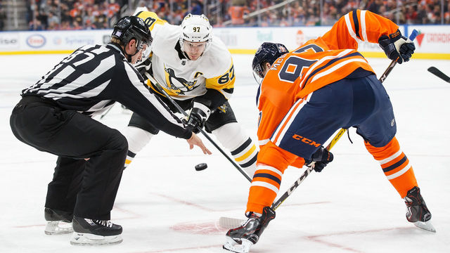 EDMONTON, AB - NOVEMBER 01: Connor McDavid #97 of the Edmonton Oilers faces off against Sidney Crosby #87 of the Pittsburgh Penguins at Rogers Place on November 1, 2017 in Edmonton, Canada.