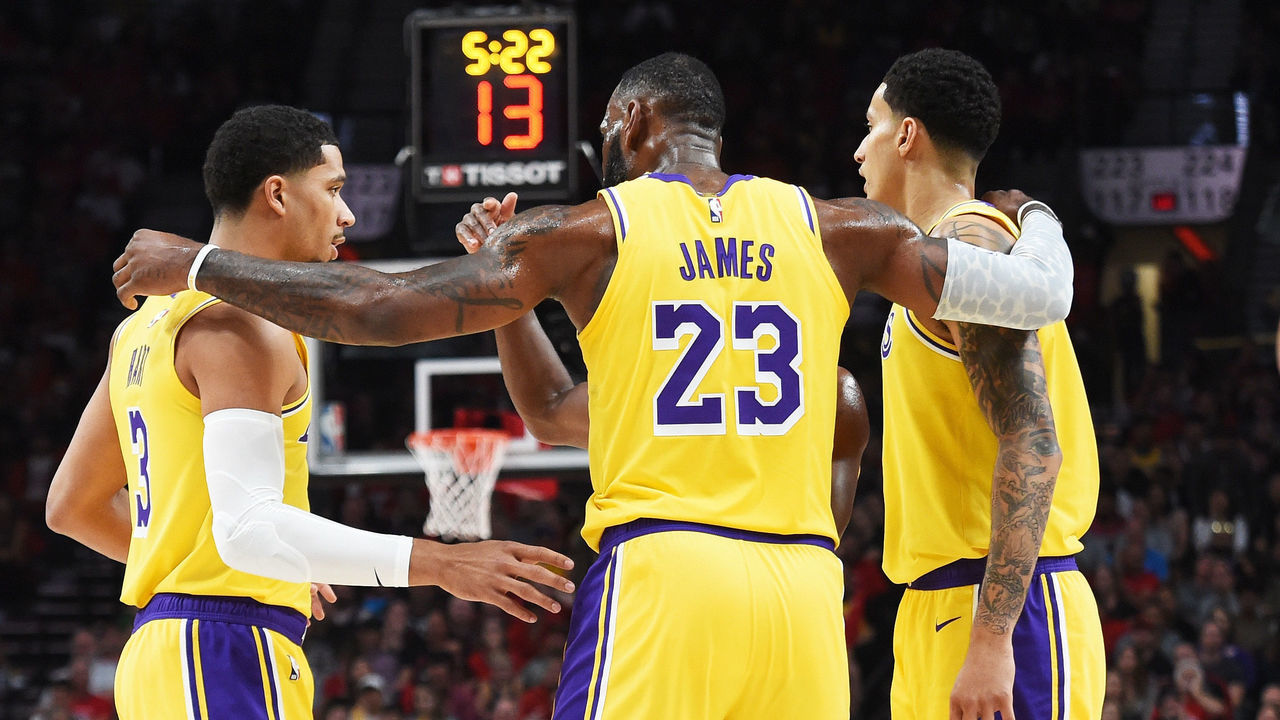 PORTLAND, OR - OCTOBER 18: LeBron James #23 of the Los Angeles Lakers huddles with teammates in the first quarter of their game against the Portland Trail Blazers at Moda Center on October 18, 2018 in Portland, Oregon.