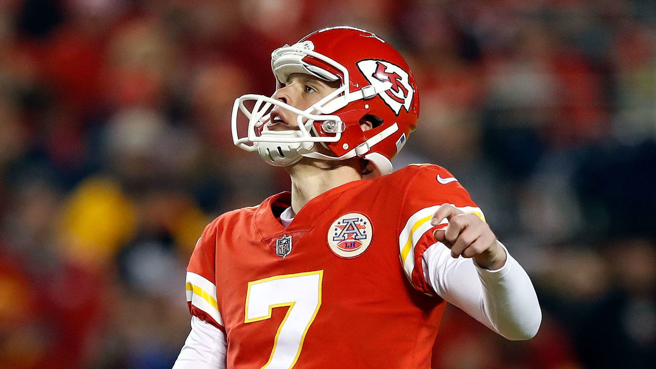 KANSAS CITY, MO - DECEMBER 16: Kicker Harrison Butker #7 of the Kansas City Chiefs kicks a field goal during the game against the Los Angeles Chargers at Arrowhead Stadium on December 16, 2017 in Kansas City, Missouri.